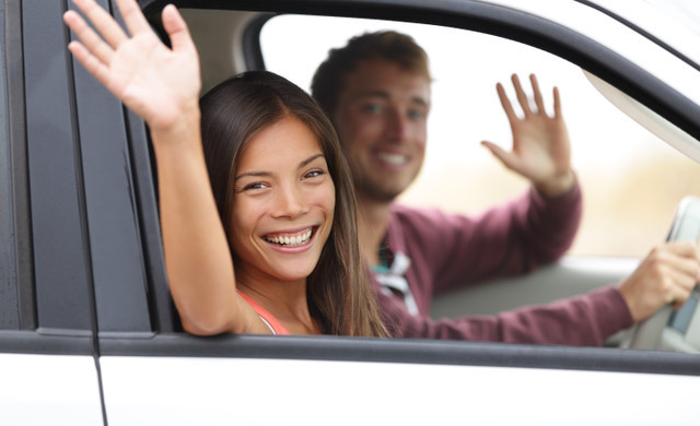 AAA Las Vegas Hotels - Pareja feliz yendo a Las Vegas