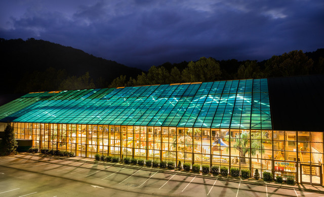 Ofertas de hoteles en Yama-Con | Exterior del parque acuático cubierto en Smoky Mountain Resort