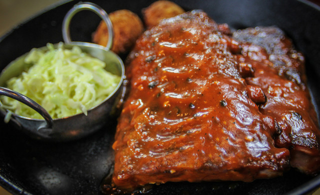 Smokehouse Grill cerca de Orlando | Costillas ahumadas deliciosas