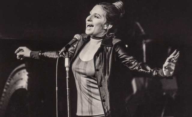Barbra Streisand cantando