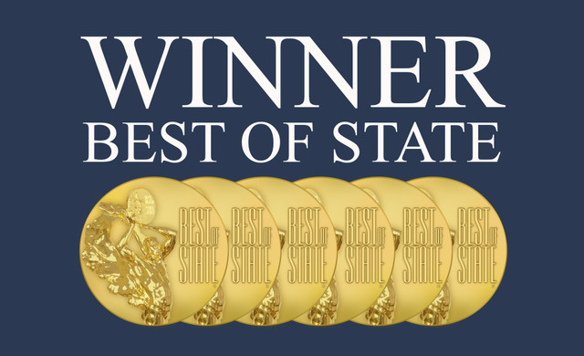 Mujer haciendo senderismo con montañas por delante | Ofertas especiales en Park City