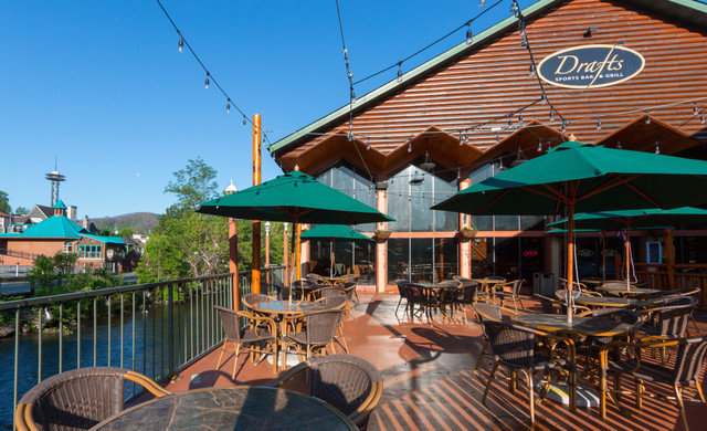 Hotels in Gatlinburg Tennessee | Group of People Water Rafting