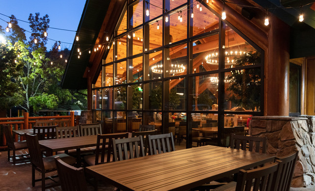 Gatlinburg Hotel Deals | Outdoor Seating at Smoky Resort