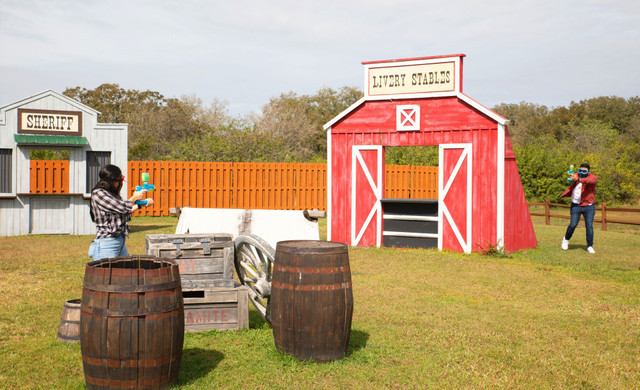 Pareja jugando al Gel Tag