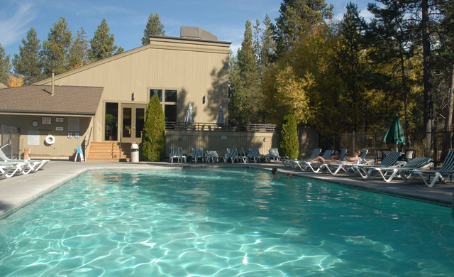  VI Resorts - Pines at Sunriver - Piscina al aire libre 