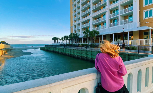 Westgate Myrtle Beach Resort - Woman facing WG Building
