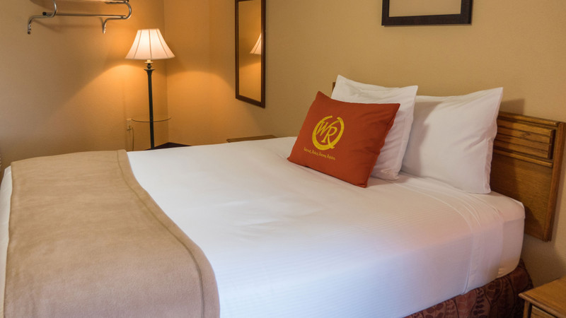 Accommodation Option -queen-poolside-guestroom