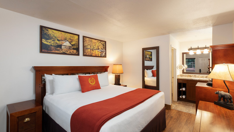 Accommodation Option -traditional-king-guestroom