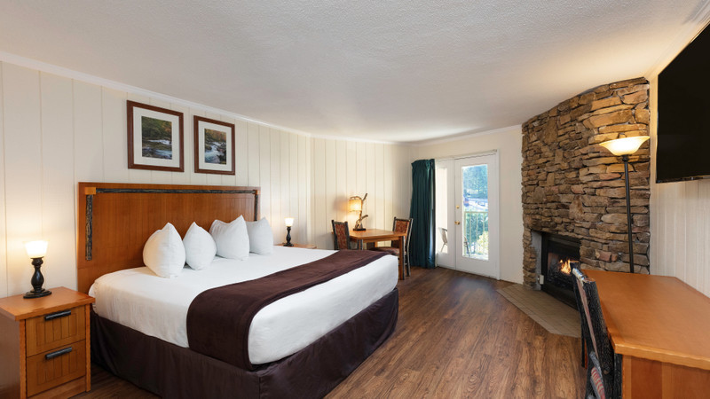 Accommodation Option -river-view-signature-king-guestroom