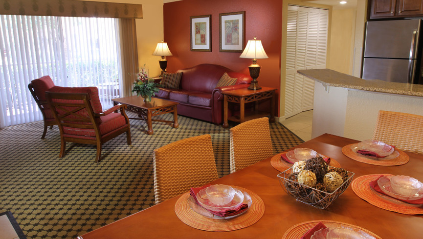 Realice un recorrido virtual por la villa Deluxe de dos dormitorios en Westgate Blue Tree Resort.