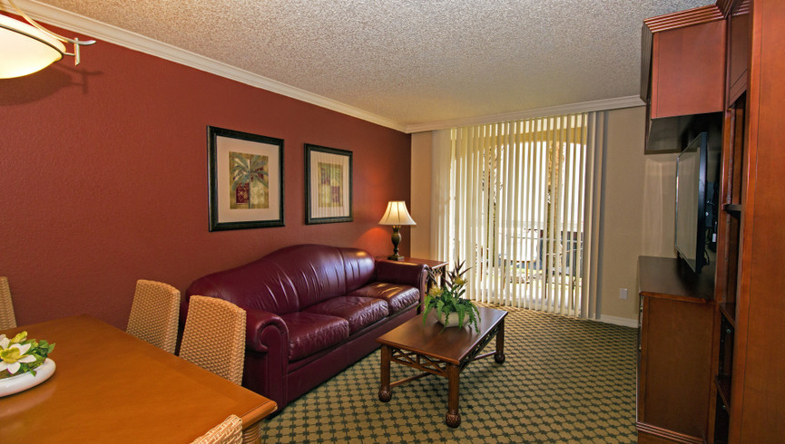 Realice un recorrido virtual por la espaciosa villa de dos dormitorios en Westgate Blue Tree Resort.