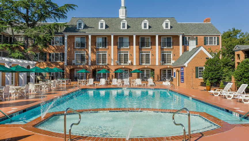 Westgate Resorts Williamsburg | Edificio Resort Junto a la Piscina