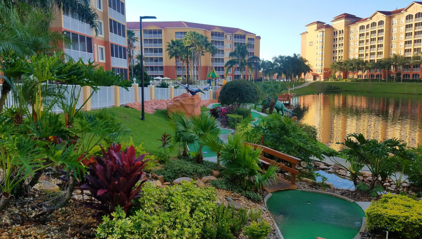 Minigolf junto al lago | Actividades en Westgate Vacation Villas