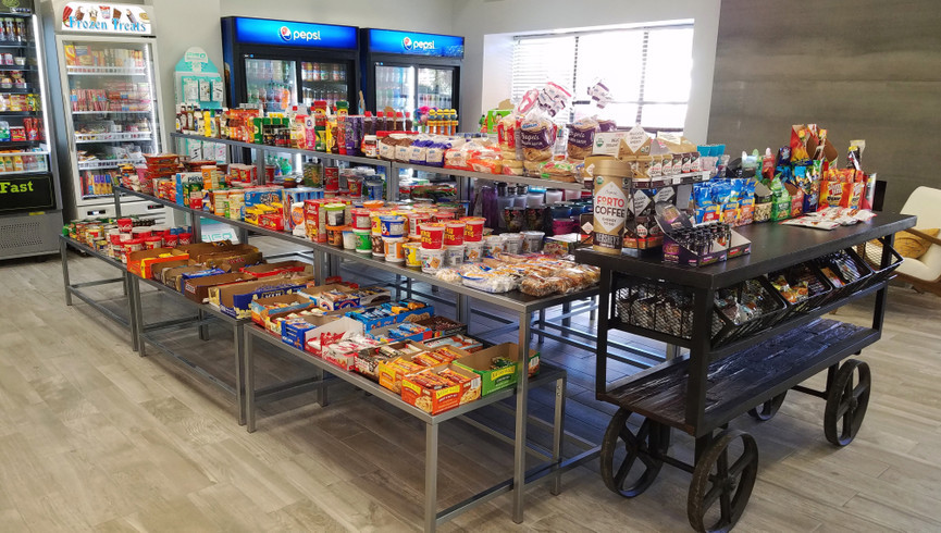 Alimentos y bebidas en Flamingo Bay Resort | Tienda de conveniencia del centro turístico