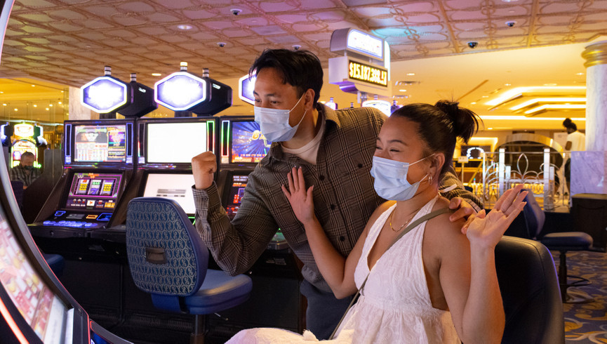 Westgate Las Vegas Resort & Casino | Couple Playing Slot Machines