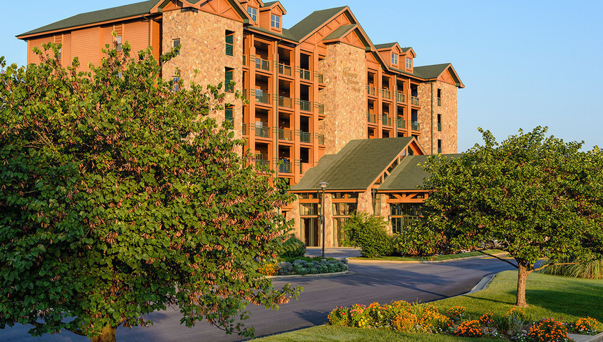 Edificio Westgate Branson Woods rodeado de vegetación