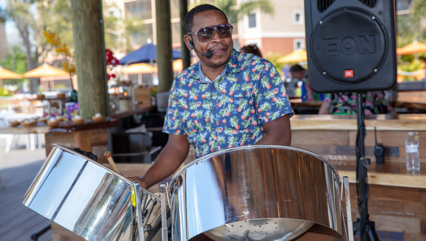 Westgate Lakes Resort Directory | Drummer Entertaining Outside