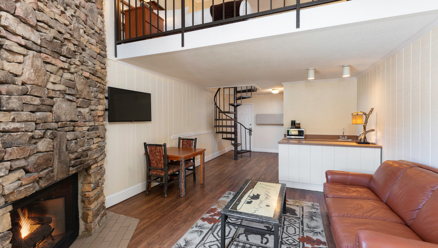 Spring Break River Terrace | King Loft