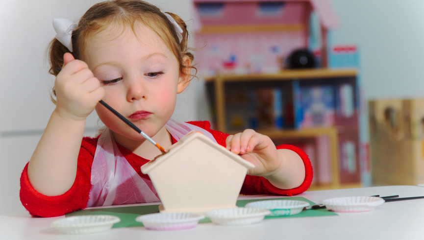 girl painting - orlando resort activity guide - westgate town center resort