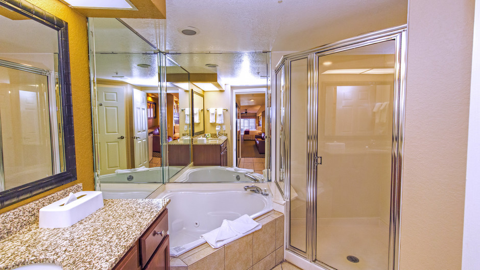 hotel suites in orlando with jacuzzi