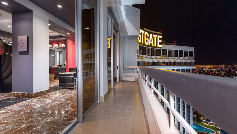Balcony with city views - Westgate Las Vegas