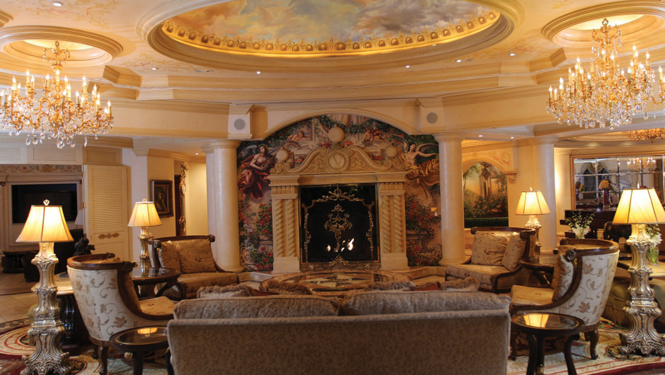 Living room in the Verona Sky Suite - Westgate Las Vegas Resort & Casino