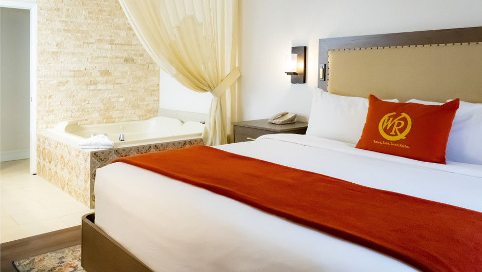 Cama en villa de lujo de dos habitaciones en nuestro hotel Flamingo Las Vegas | Centro turístico de la bahía del flamenco de Westgate | Westgate Resorts en Las Vegas NV