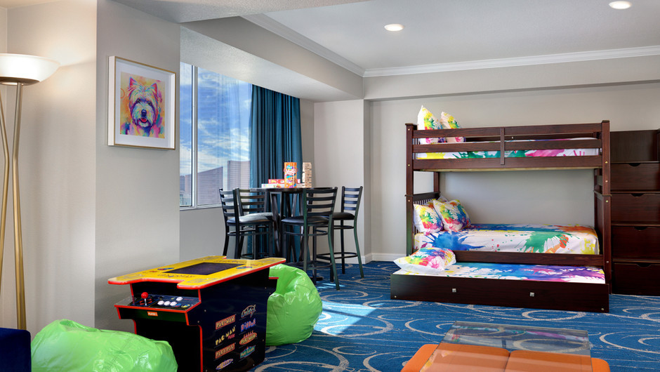 7 BEST FAMILY HOTELS in Las Vegas - Where To Stay with Kids