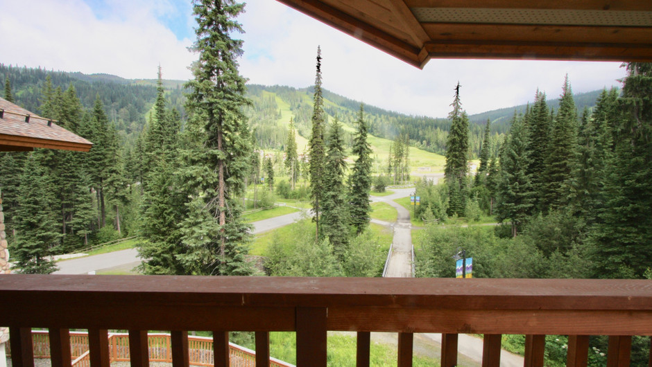 Pinnacle Lodge Deluxe Room View