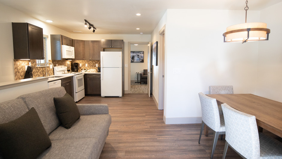 eating area and kitchen nevada resort hotel - tahoe trail