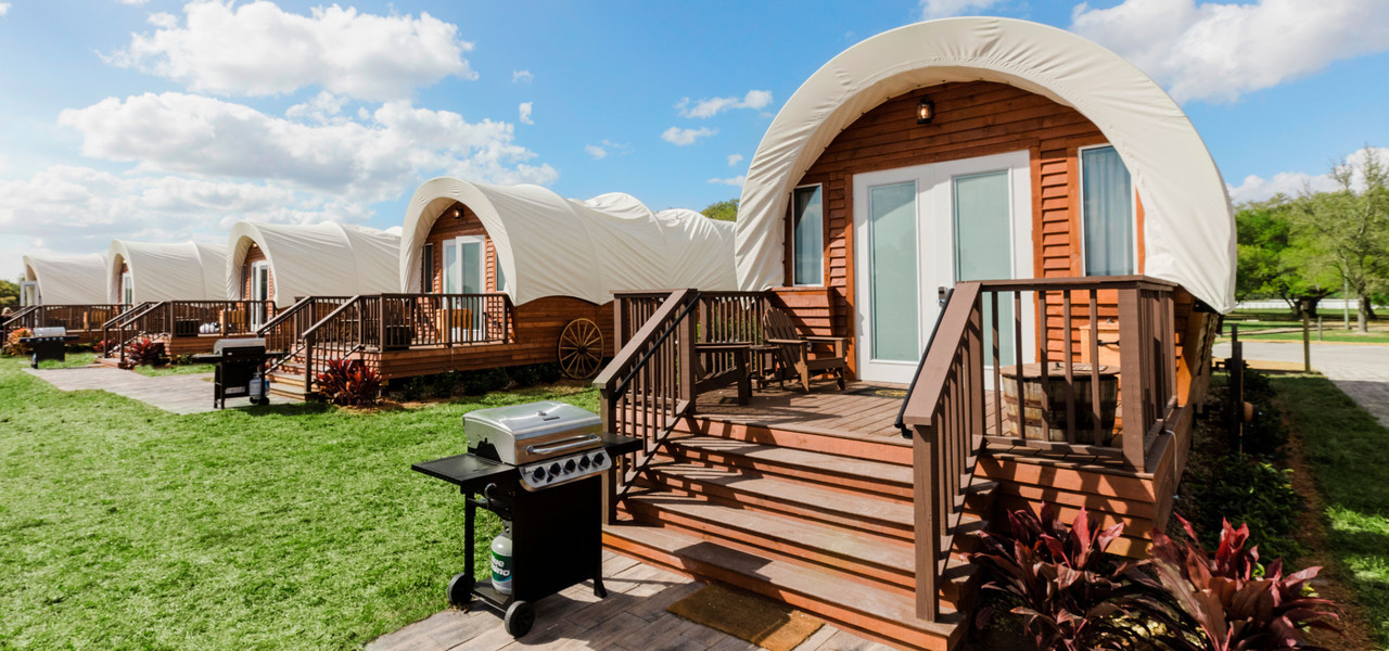 Encuentre tarifas exclusivas para residentes de Florida en vacaciones en un rancho vacacional en Florida en Westgate River Ranch Resort & Rodeo.