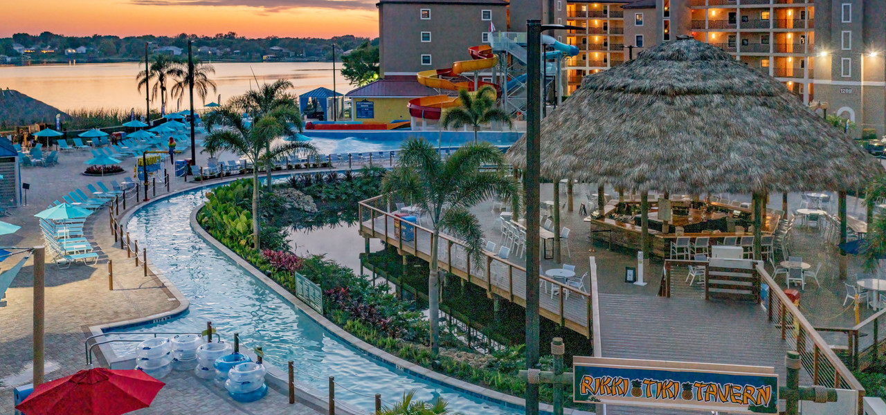 Exclusivo en línea - Lagos | atardecer en el parque acuatico