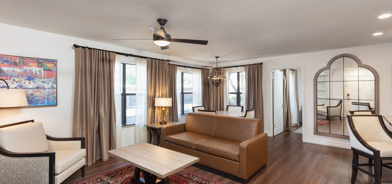 Lassie Hidden Reward - Westgate Flamingo Bay Resort - Living space in the room