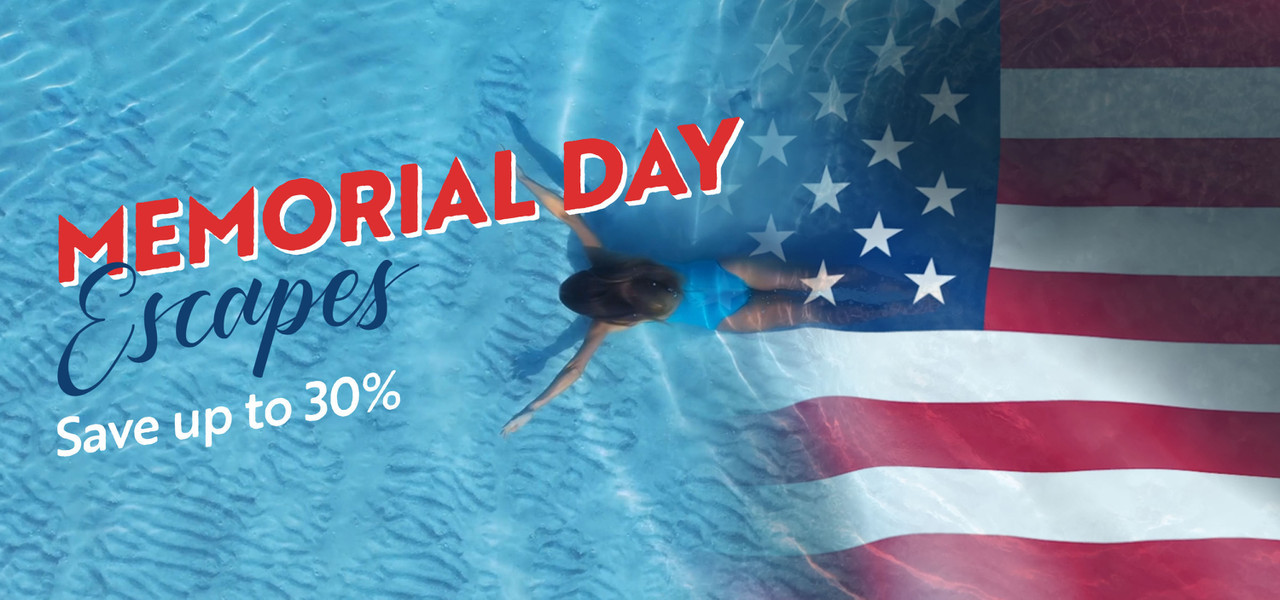 Ofertas de hotel para el Día de los Caídos en Gatlinburg - Mujer en la piscina con la bandera estadounidense revelada - Westgate Smoky Mountain Resort & Water Park