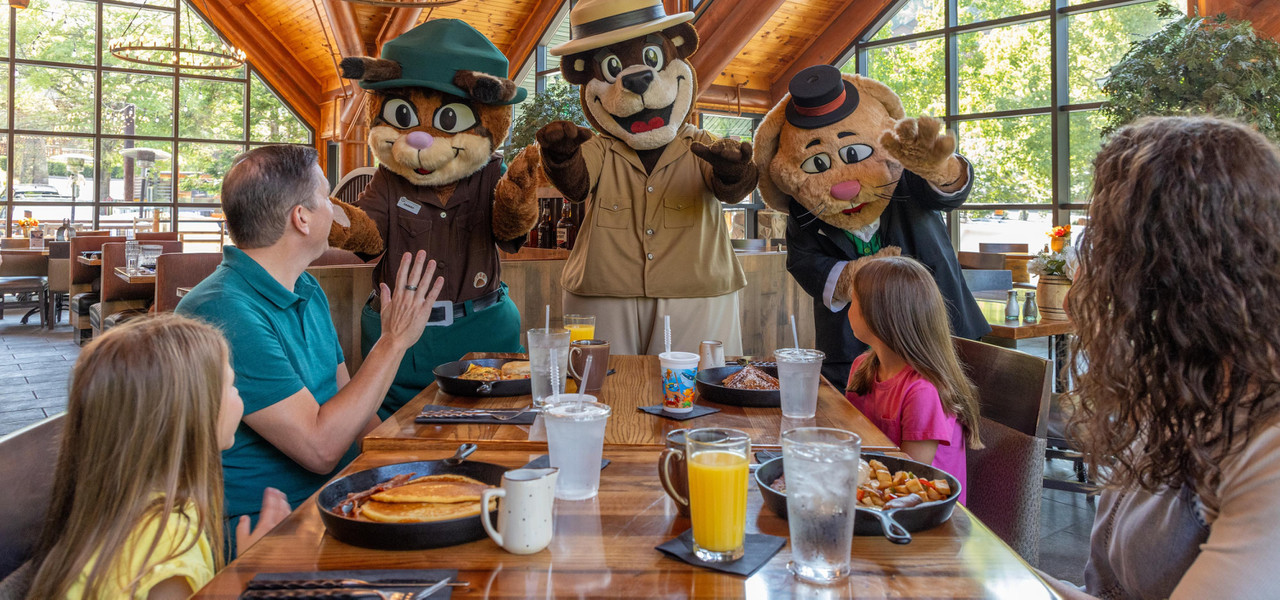 Smoky Mountains Mini Golf - Jeep Invasion 2025 Things to do - Gatlinburg and Pigeon Forge