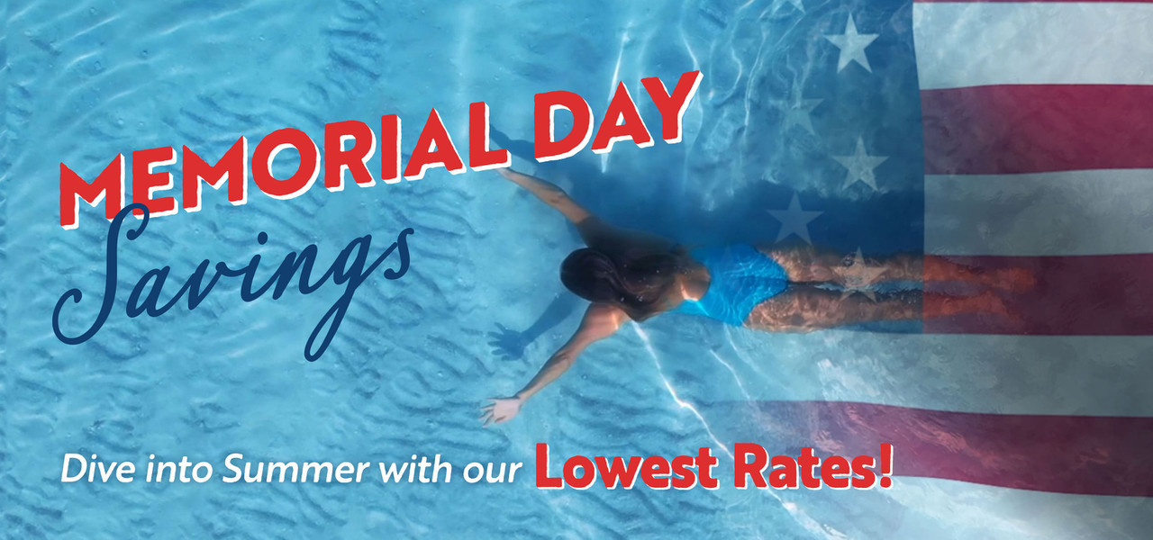 Ofertas de hotel para el Día de los Caídos - Wetsgate Branson Woods Resort - Mujer nadando en la piscina