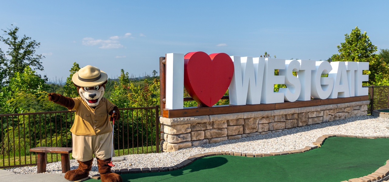 Smoky Mountains Mini Golf - Jeep Invasion 2025 Things to do - Gatlinburg and Pigeon Forge