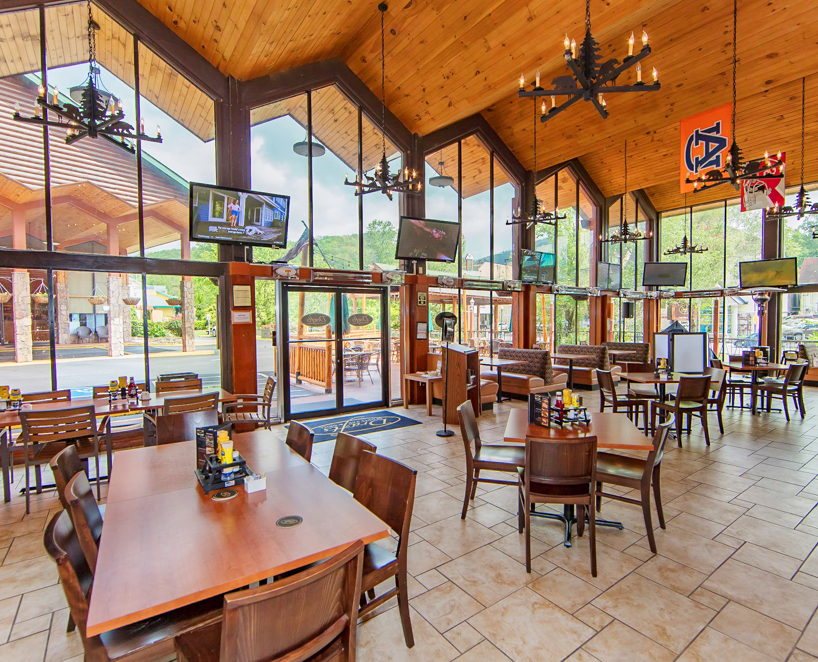 Burgers, flatbreads, steaks and salads on display at Drafts Sports Grill | River Terrace Resort & Convention Center | Westgate Resorts