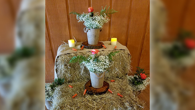 Mini hay bail centerpiece  Cowboy centerpieces, Western party centerpieces,  Hay bale decorations