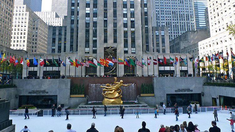 Patinaje sobre hielo en el Rockefeller Center | Las 10 mejores actividades de invierno para niños pequeños que NYC tiene para ofrecer | Actividades de invierno en la ciudad de Nueva York