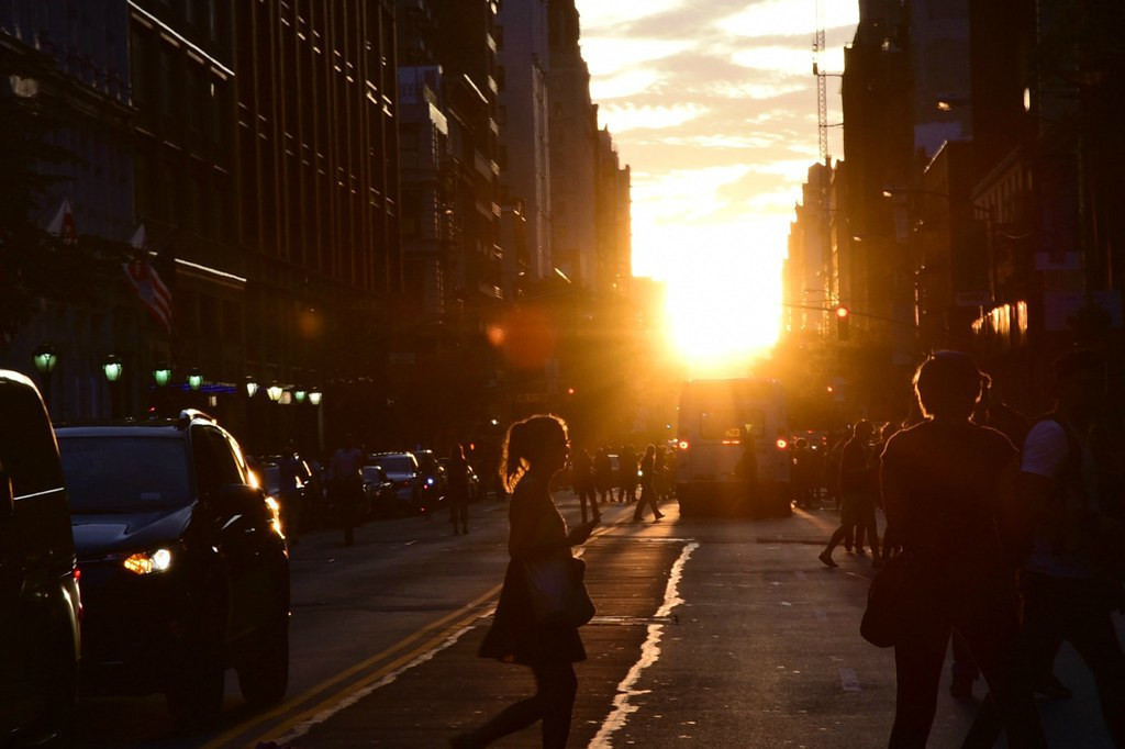 Photos of Manhattanhenge 2021 | The 6 Best Places to Watch Manhattanhenge 2021 for Photos of Manhattanhenge and Best Views in NYC!
