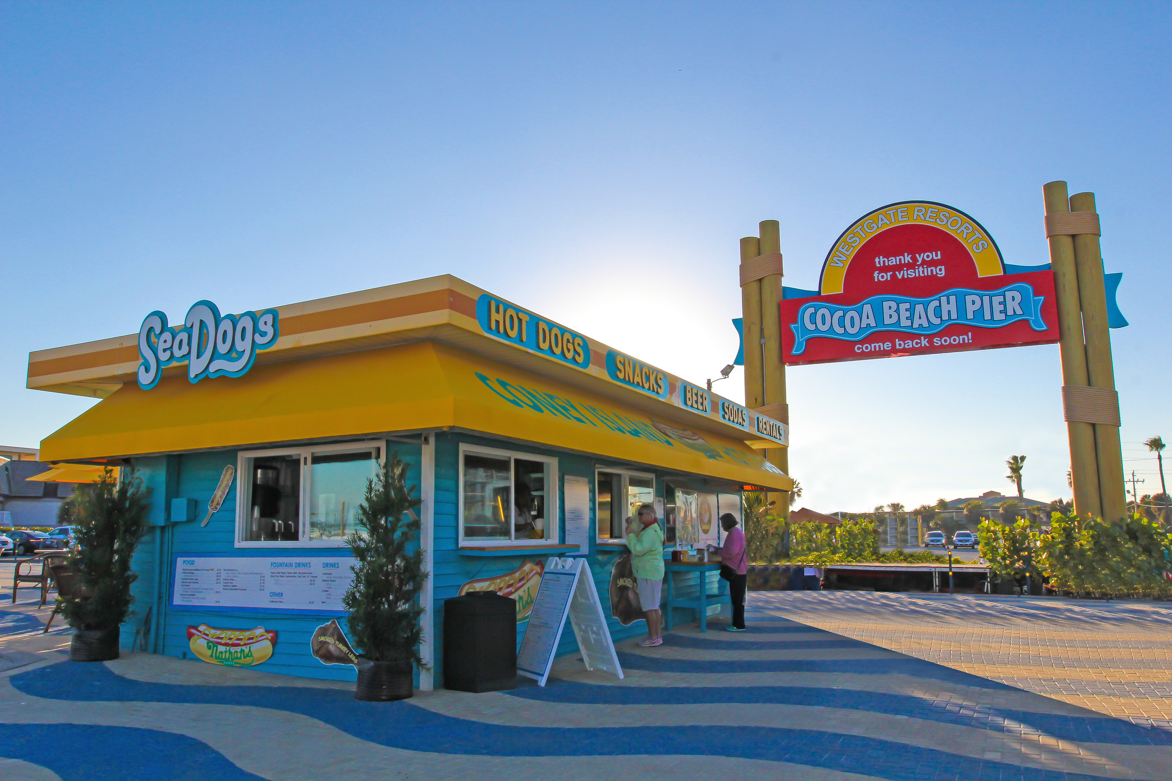 is cocoa beach pier dog friendly