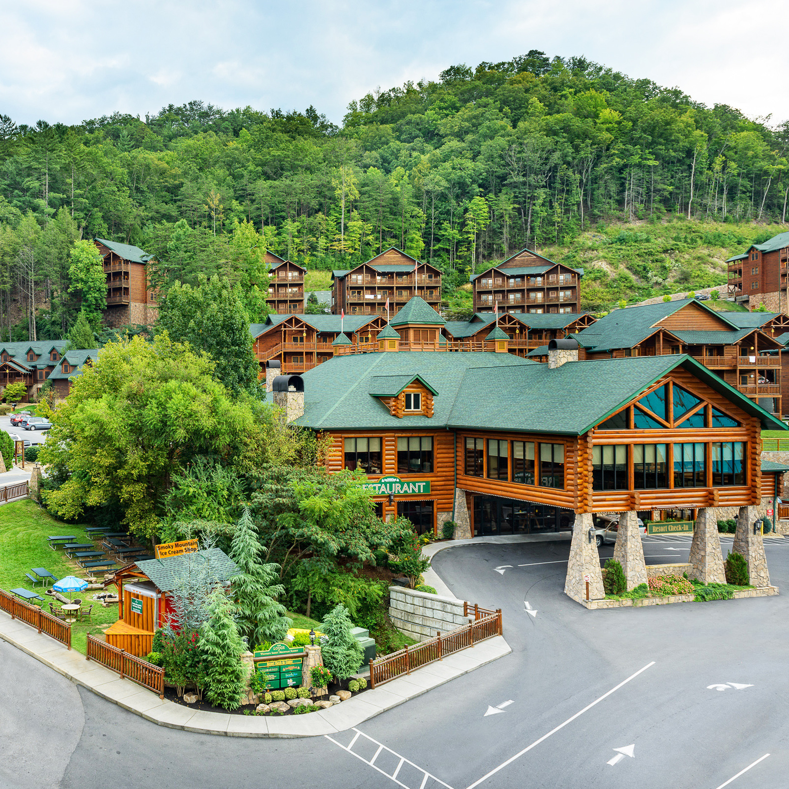 Dreaming of a great Smoky Mountain Vacation? Now you can daydream on digital! Download Your Favorite Westgate Smoky Mountain Wallpaper HERE!