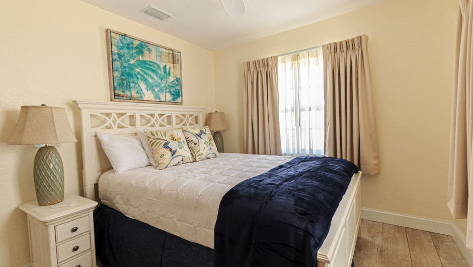 Master bedroom in the Hawksbill Suite - Sea View Inn