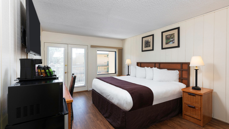 Accommodation Option -signature-king-guestroom