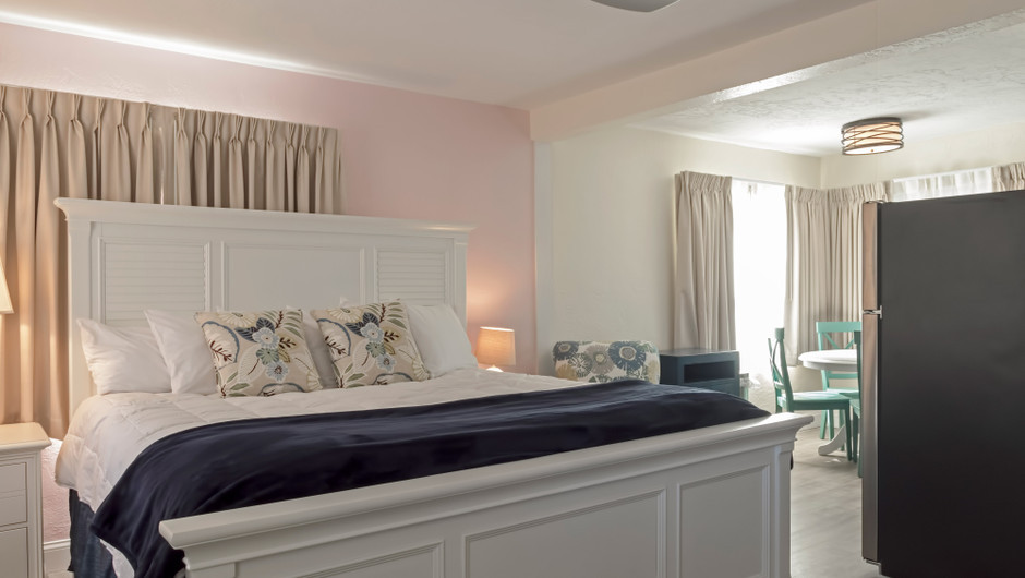 Bedroom in Seashell Suite - Sea View Inn