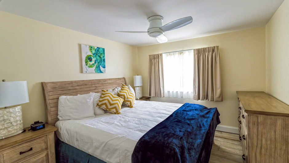 Bedroom in the Mangrove Suite - Sea View Inn