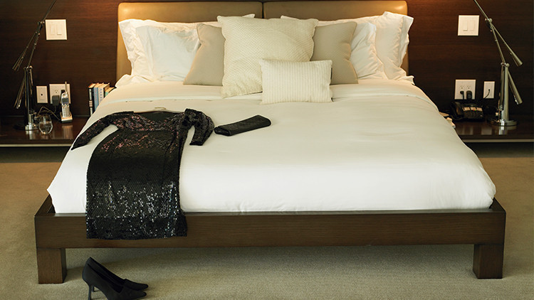 Valentine's Day Hotel Room Ideas You'll Fall In Love With!