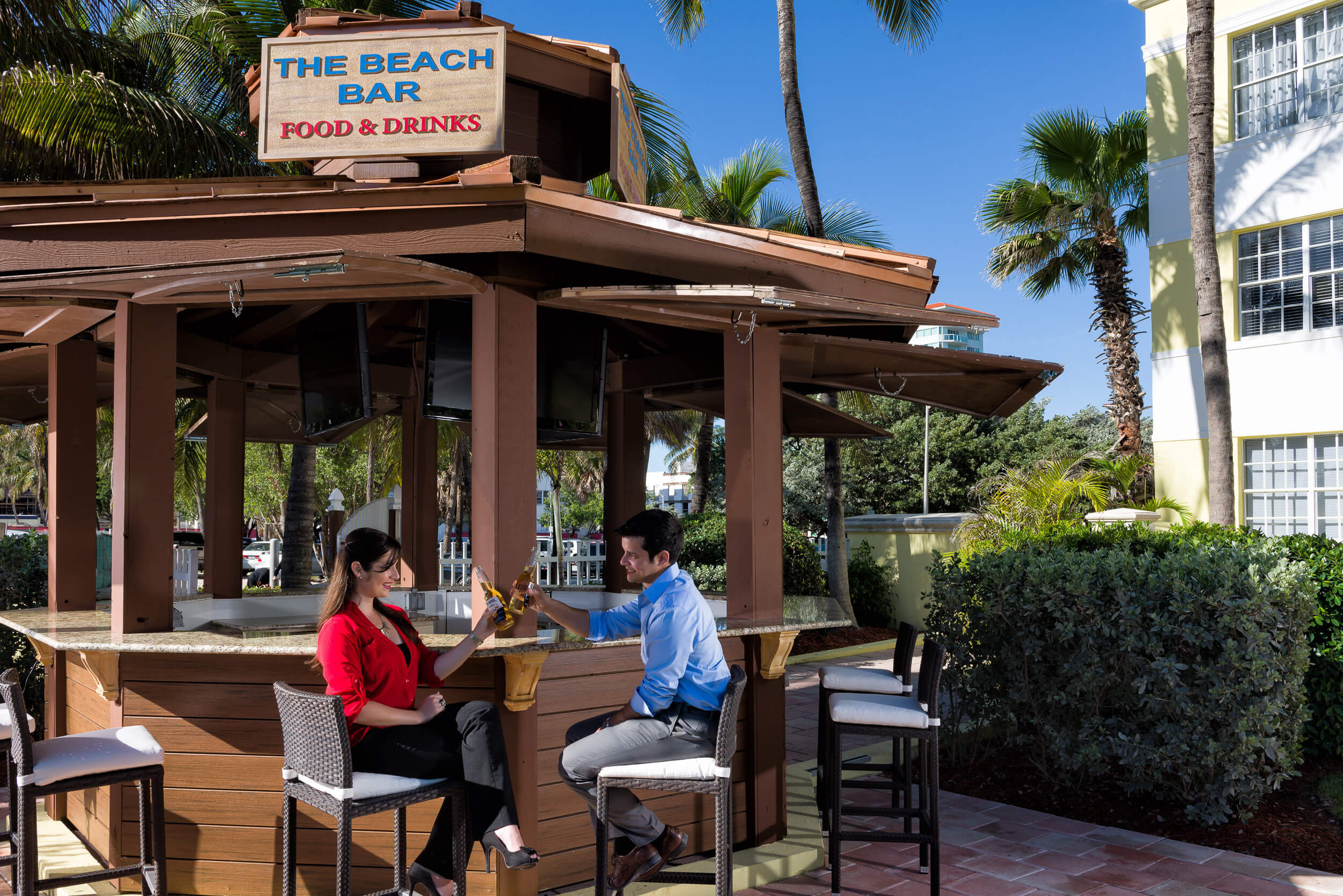 Couple enjoying cocktails at The Beach Bar | Westgate South Beach Oceanfront Resort