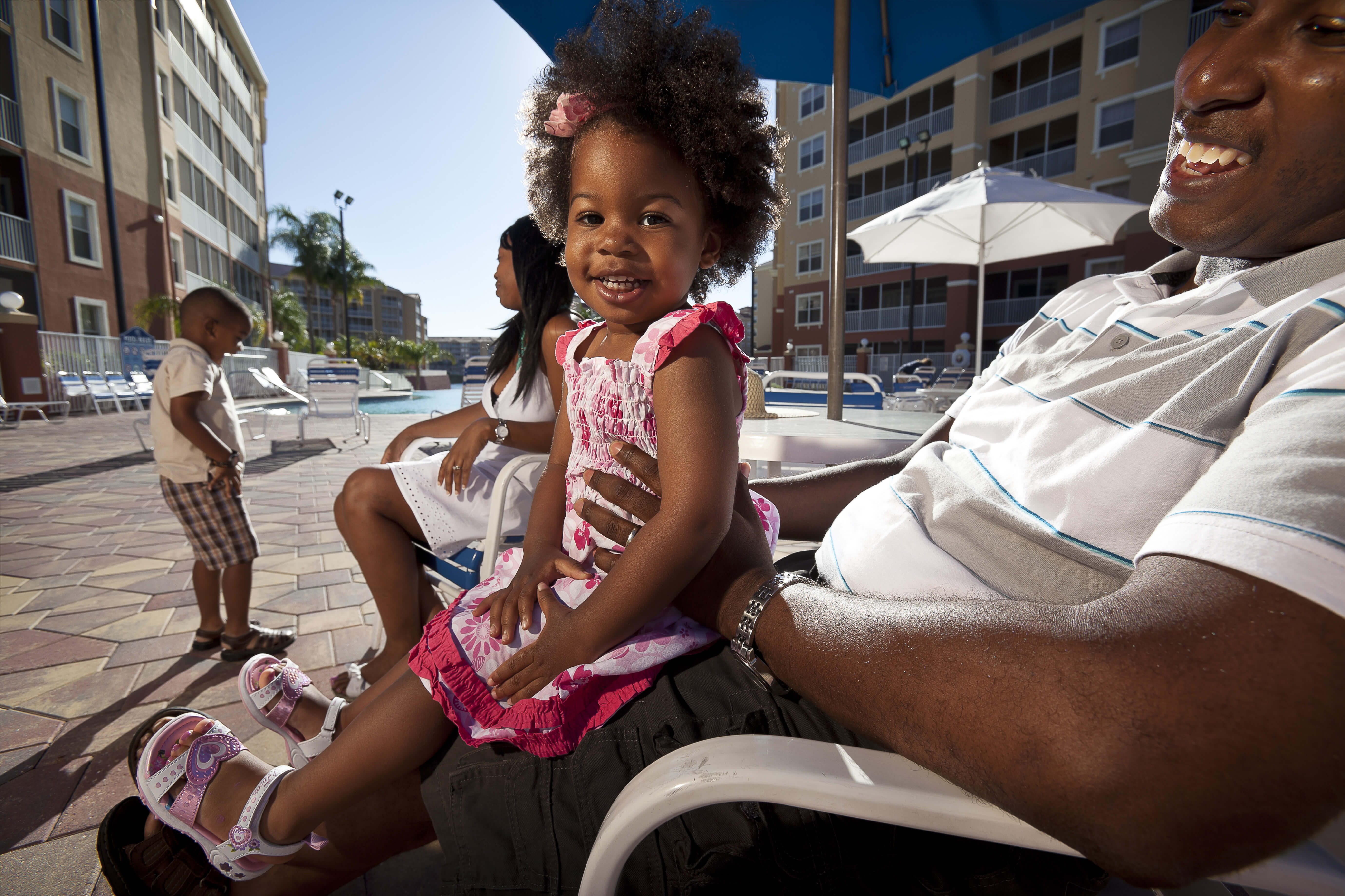 Padre e hija jugando | Centro turístico y spa del centro de la ciudad de Westgate | Hoteles en Westgate